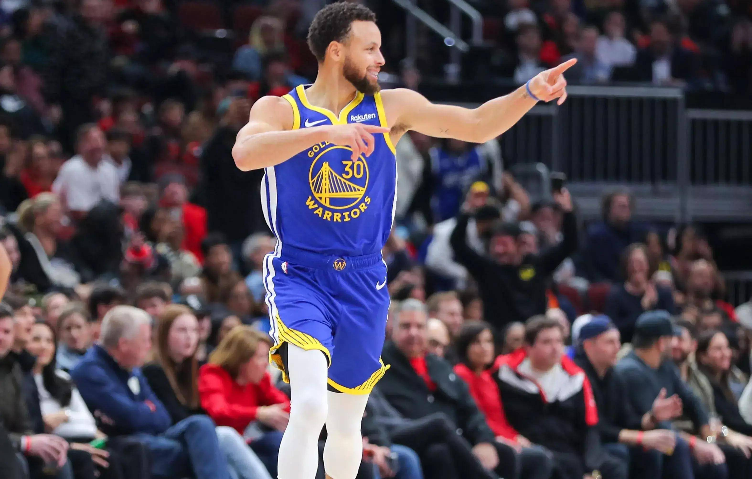 与管理层薪 与管理层薪